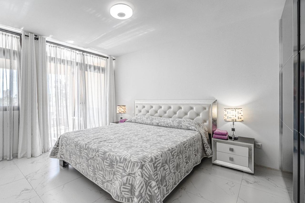 Amazing 3 Bedroom Apartment On The First Line Of The Best Las Americas Beach, Air Conditioner And Terrace Ocean View Playa de las Americas  Luaran gambar