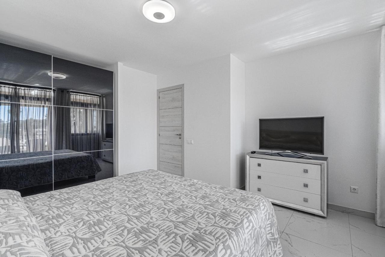 Amazing 3 Bedroom Apartment On The First Line Of The Best Las Americas Beach, Air Conditioner And Terrace Ocean View Playa de las Americas  Luaran gambar